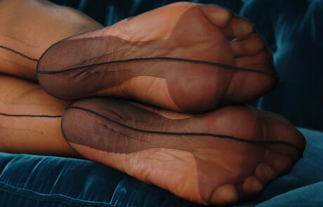 Sultry czech blond milf Silvia Saint in sexy lingery is foot fetishist 