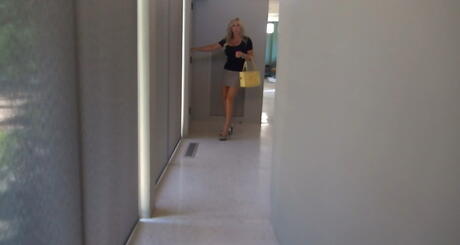 Superb american blonde wife Sandra Otterson exhibiting big knockers and ass 