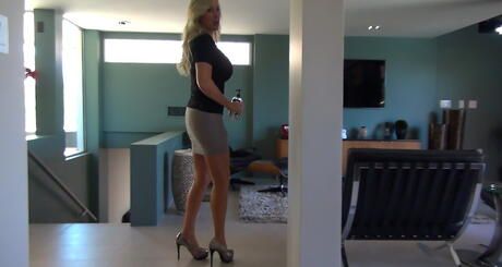 Superb american blonde wife Sandra Otterson exhibiting big knockers and ass 