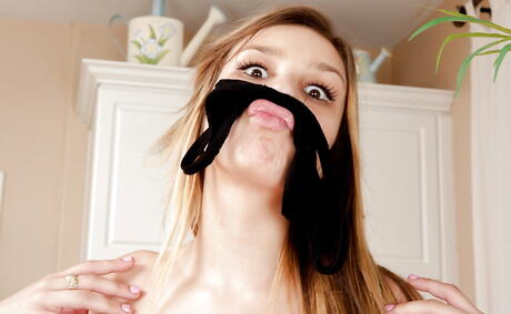 Svelte american teen Carmen Caliente in sexy skirt makes some foot fetish 