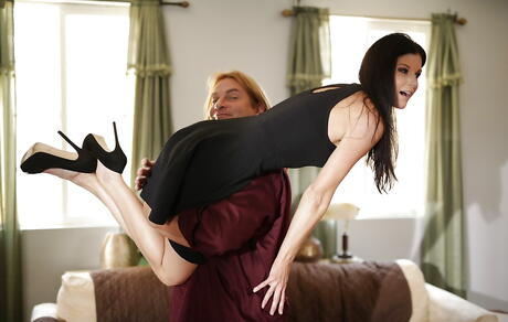 Svelte american brunette milf India Summer in sexy skirt in hardcore sex scene 