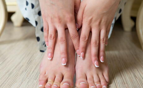 Slim brunette teen Josephine loves some hot foot fetish 