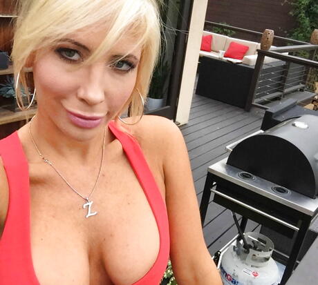 Slender american blond teen Tasha Reign in hot softcore gallery