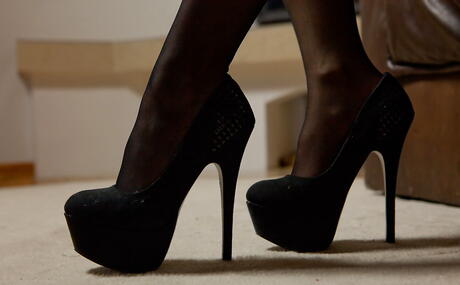 Shapely young Vanessa O in sexy undies loves foot fetish 