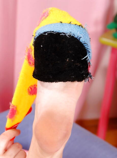 Svelte russian young Alin X in sexy shorts in nasty foot fetish 