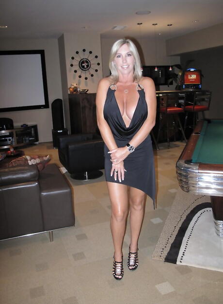 Excellent american wife Sandra Otterson showing big titties and sissy outdoor