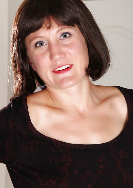 Sexy milf Meredith Johnson in sexy skirt shows her ass and masturbates 