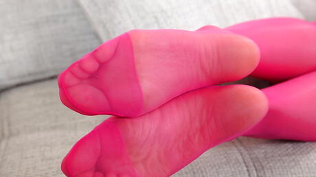 Stunning vietnamese babe Pussykat in nasty foot fetish 