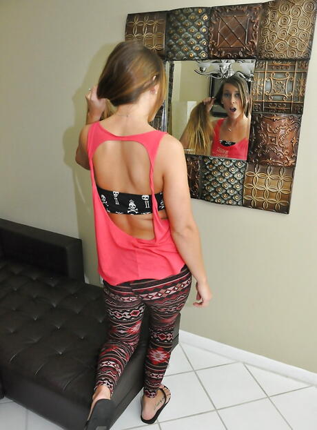 Slender american teen Kaylee Banks showing her ass 