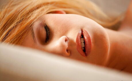 Sexy american hottie Alexis Adams shows big knockers and masturbates 