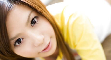 Svelte japanese teen Riri Kuribayashi showing her butt 