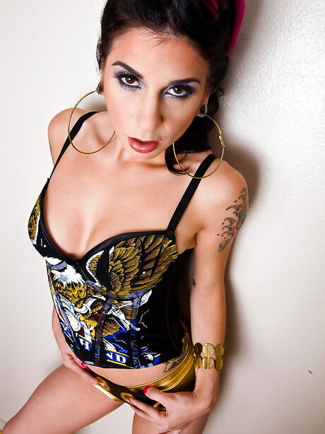 Deluxe american dark hair milf Joanna Angel in lingerie reveals her butt and jerks off 