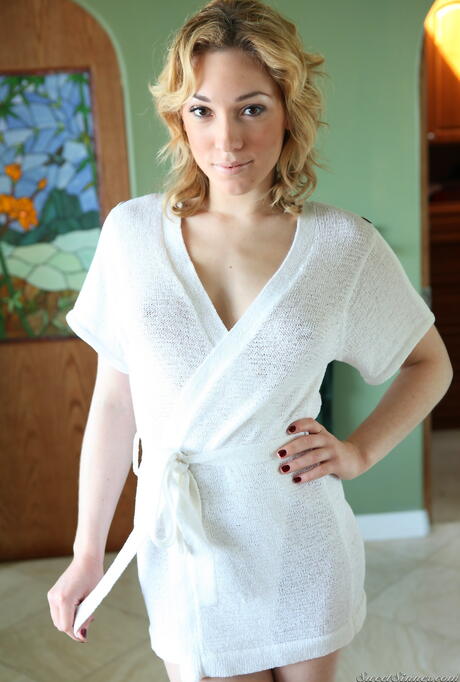 Slim american blond teen Lily Labeau denudes tiny tits and spreads her legs 