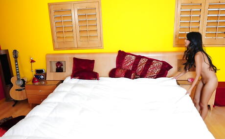 Glamorous babes Jessica Bangkok and Kina Kai licking hot pussies and enjoy scissoring 