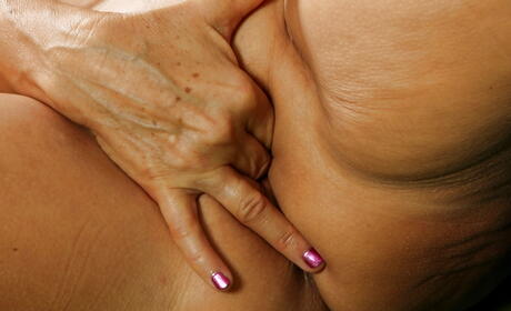 Very attractive mature Natalia denudes big boobs and masturbates 