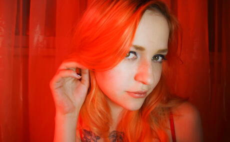 Slim red-haired hottie Shirley Manson unveiling tiny tits and bald pussy 