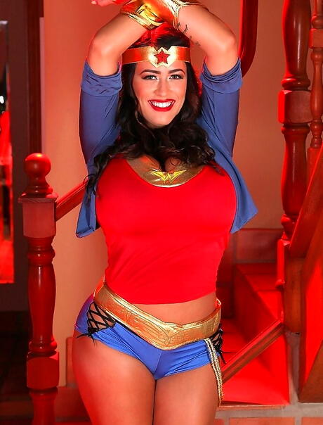 Enticing brittish brunette Leanne Crow shows big boobs and sexy ass 