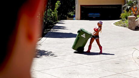 Sexy american mature Charity Mclain in sexy shorts fucked in her pussy after good suck 