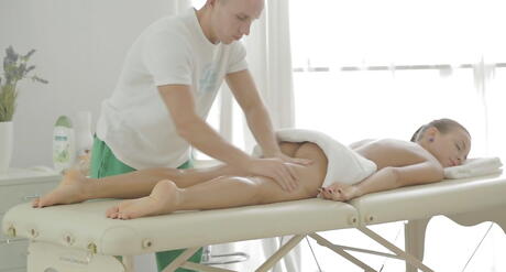 Deluxe Carre drilled in her bald pussy after hot suck 