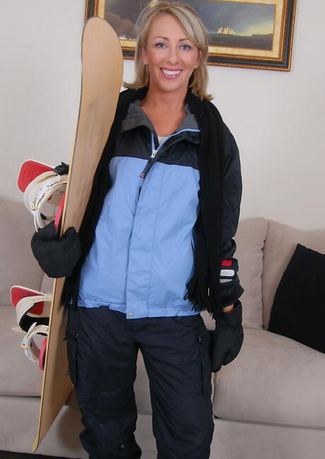 Very attractive milf Jasette Vasna bares her butt in sexy lingery and cute pussy 