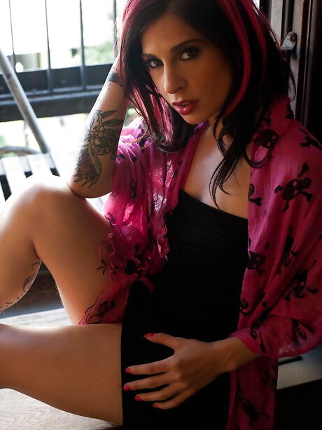 Curious american milf Joanna Angel in nice skirt bares her butt and spreads her legs 