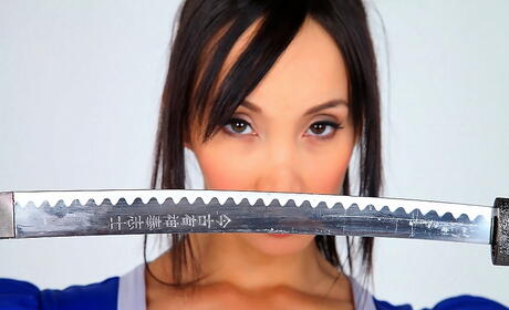 Peachy american milf Katsuni bares big knockers and ass 