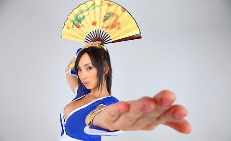 Peachy american milf Katsuni bares big knockers and ass 