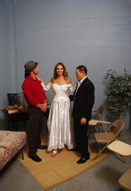 Deluxe american Sindy Rose in amazing threesome sex scene 