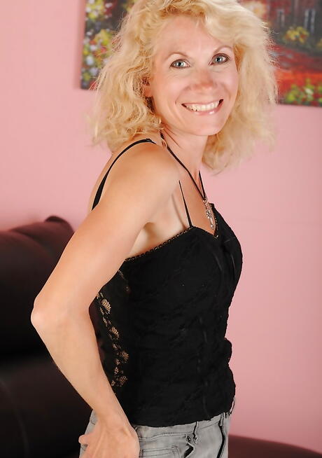 Alluring blond older Shay Nollen in sexy panties makes some foot fetish action 