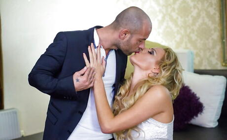 Sexy netherlander blond Chelsey Lanette fucked after good cock suck 