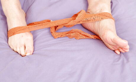 Deluxe american redhead mature Sasha Sean in hot underwear makes some foot fetish action 