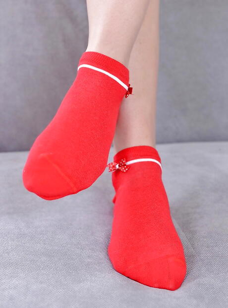 Sultry british babe Ariana Brown likes foot fetish 