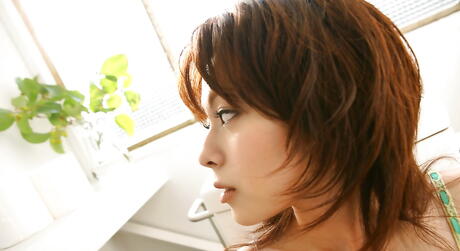 Stunning japanese cutie Mina Manabe exposing her butt in bath