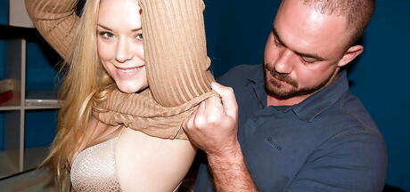 Sultry american blonde amateur Mindy fucked by big cock after good suck 