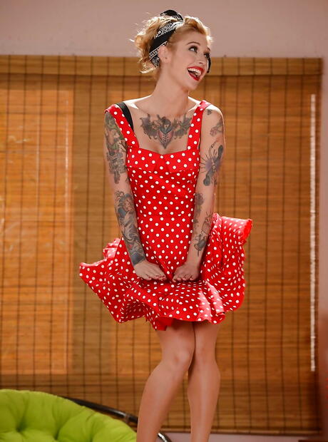 Hot american pornstar Kleio Valentien in smoking fetish 