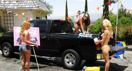 Adorable bombshells Krissy Lynn, Jessie Rogers and Remy Lacroix licking tight pussies and masturbating with toy in vehicle