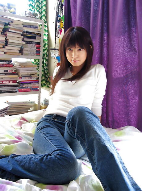 Sultry japanese babe Kurara in jeans exhibiting her butt 