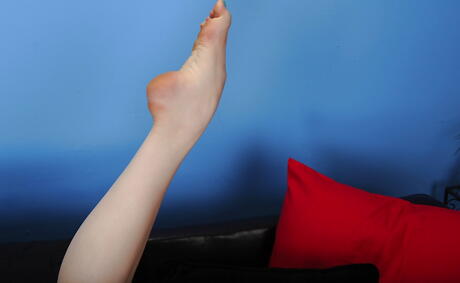 Excellent american teen Gwen Stark makes some hot foot fetish 