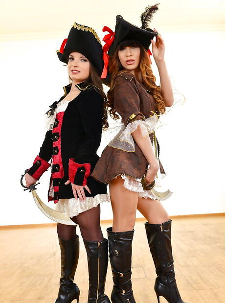 Stunning women Anita Berlusconi and Mona Kim licking juicy pussies during hot lesbian sex 