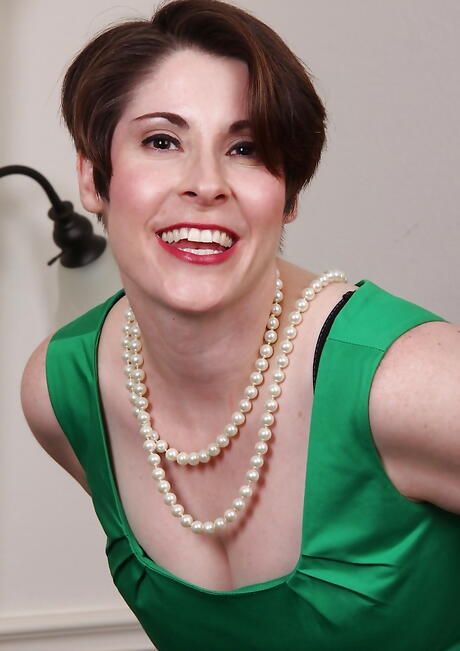 Superb mature Sadie Jones exposing big knockers and toying her pussy 