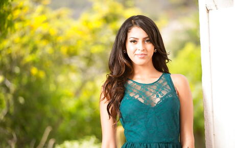 Sylphlike american teen Sophia Leone reveals her ass outdoor