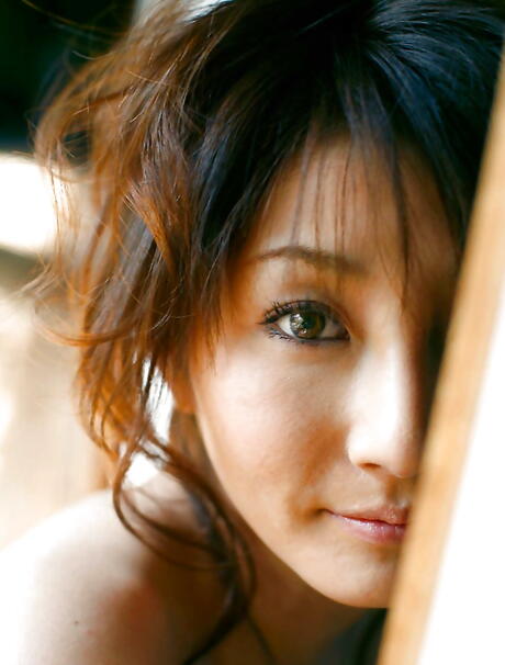 Stunning japanese teen Reina Mizuki in softcore shooting 