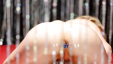 Attractive american blond milf Courtney Cummz exhibiting big knockers and loving sex toy 