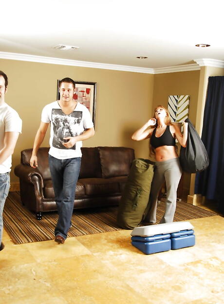 Hot aged Darla Krane in sexy jeans fucked by huge cock in the ass after good suck 