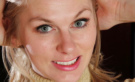 Appealing american blond milf Ava Michelle bares big hooters and bald pussy 