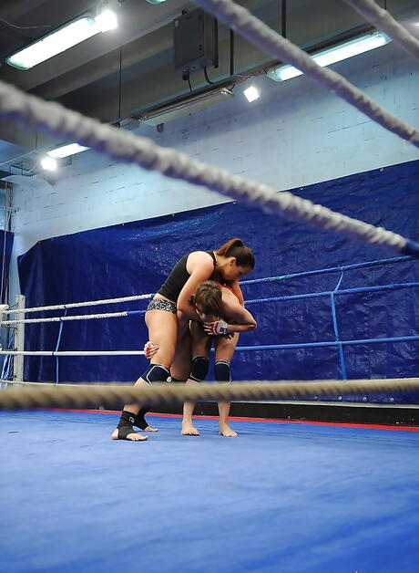 Curious babes Lisa Sparkle and Eliska Cross un catfight ended with lesbian sex 