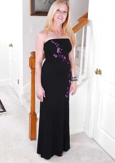 Very attractive blond older Monique 2 exposes big knockers and bald pussy 