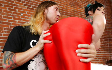 Enticing milf Axis Evol fucked in the ass after good blowjob outdoor