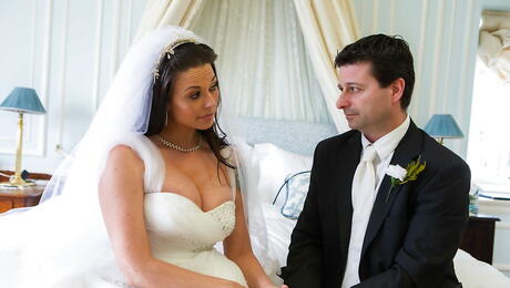 Tempting hungarian milf Simony Diamond sucking on big shaft and takes a messy cumshot 