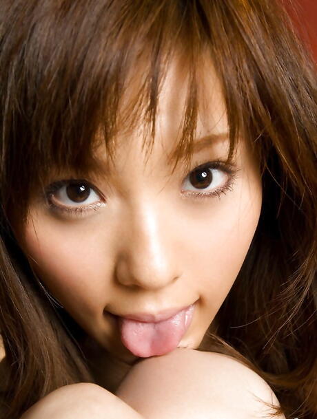 Very attractive japanese babe Rin Sakuragi shows her butt 